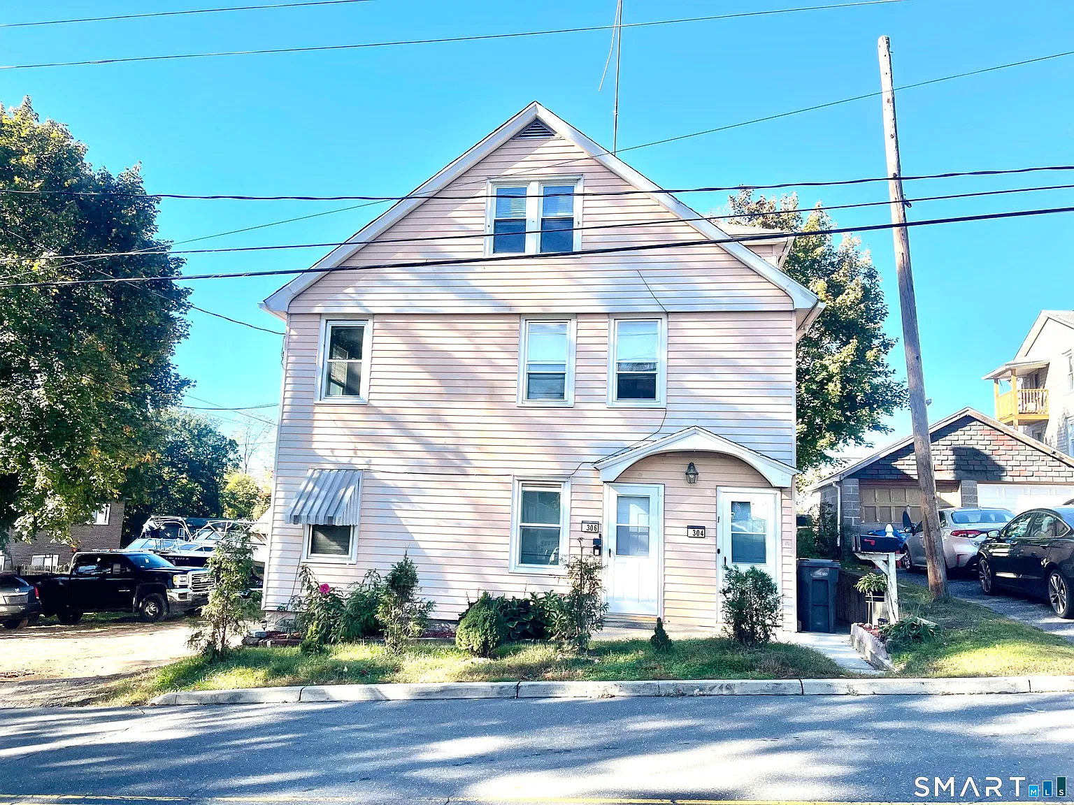 4 bed, 1.5 bath, 1970 sqft, $2,800 — Photo 2