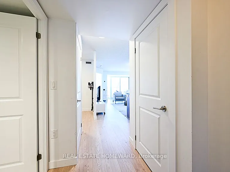 125 Western Battery Rd #913 — Photo 37