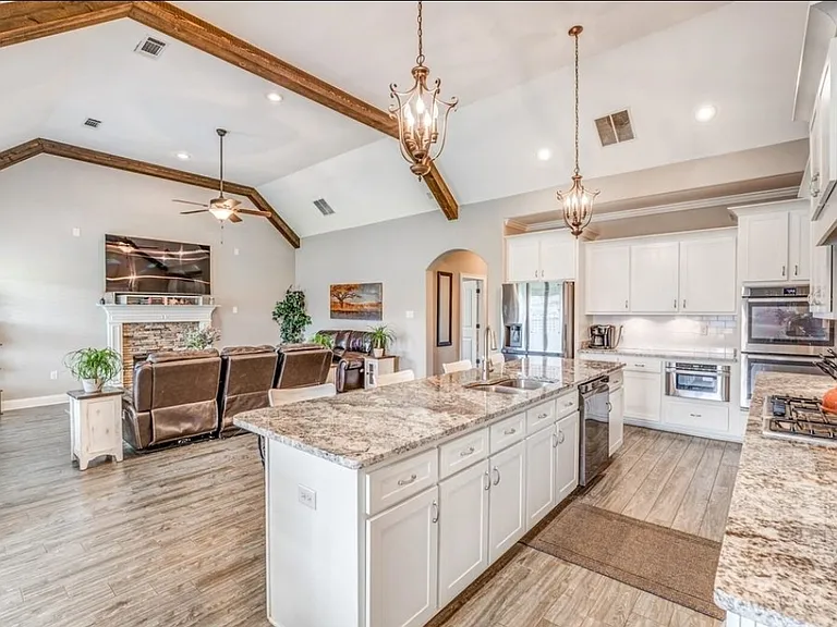 173 Littleton Way — Photo 4