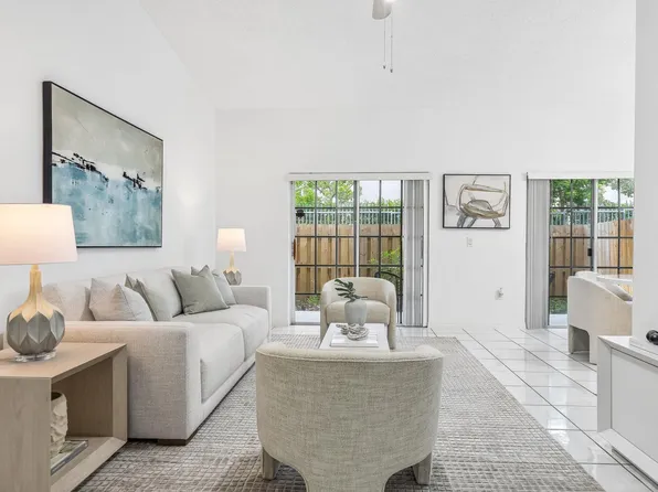 980 NE 212th Terrace #980-01, Miami, FL 33179