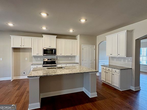 3rd image of 1046 Lakeview Oaks Ct #20-B