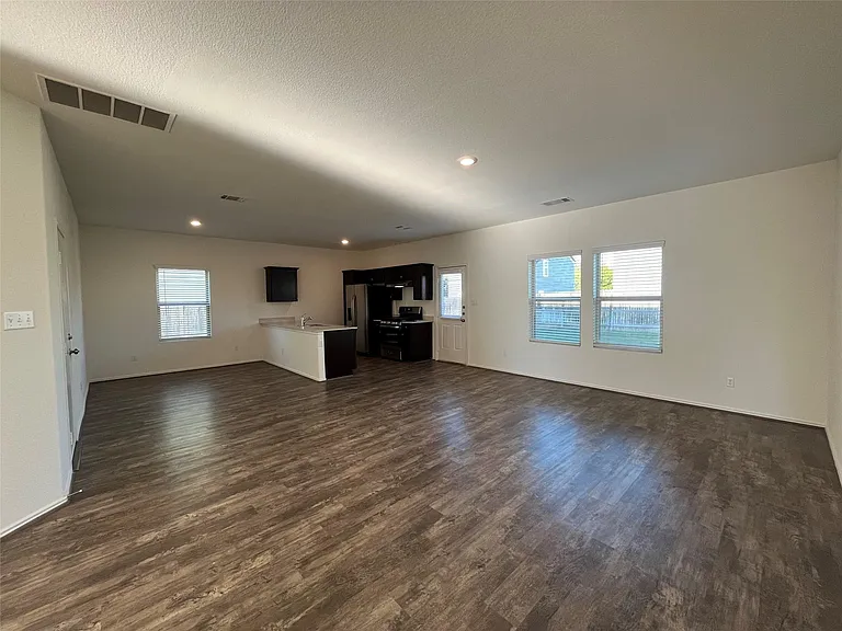 112 High Hill Cv — Photo 3