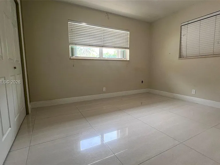6550 SW 8th St — Photo 8