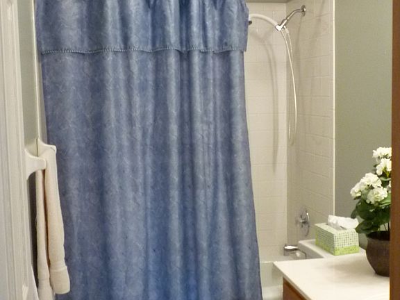 Full Bath Upstairs Hall