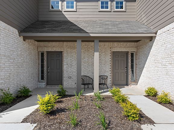3rd image of 402 Mockingbird Ln #402