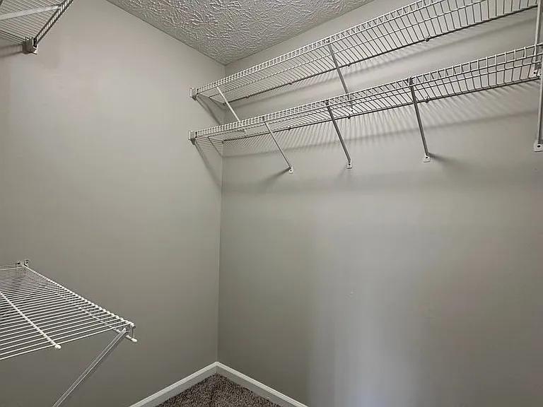 Breckenridge Apartment Homes — Photo 33