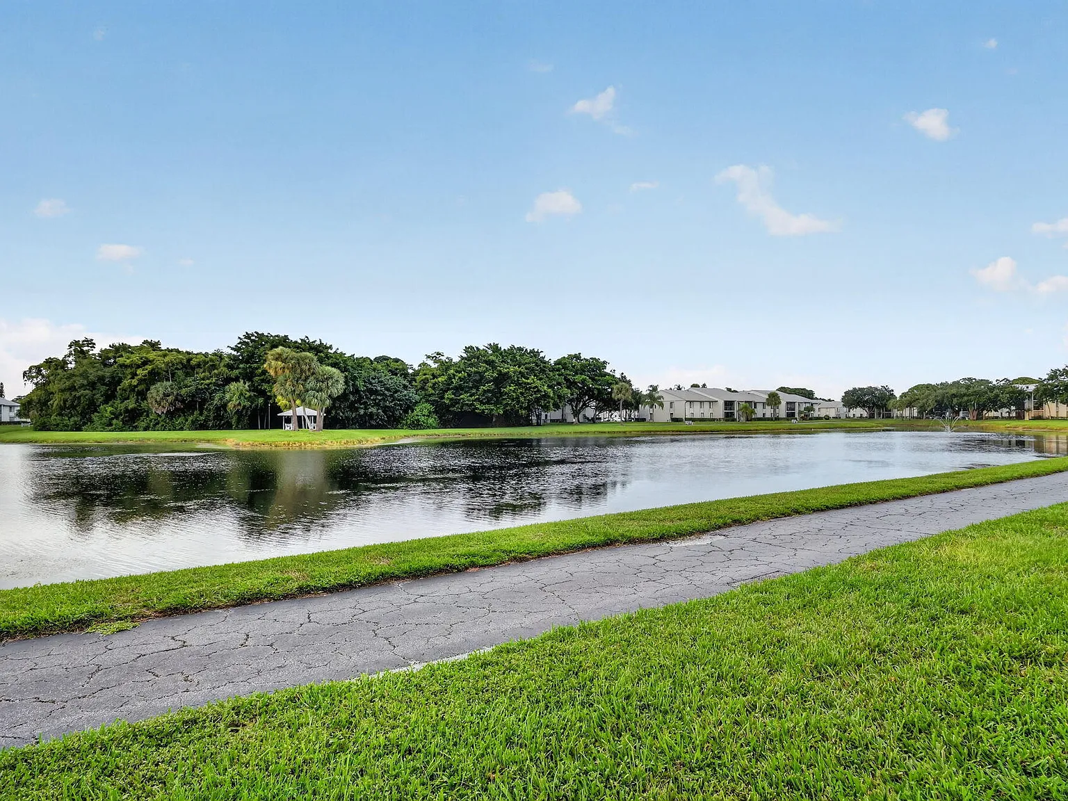 2 bed, 2.0 bath, 1111 sqft, $1,950 — Photo 3