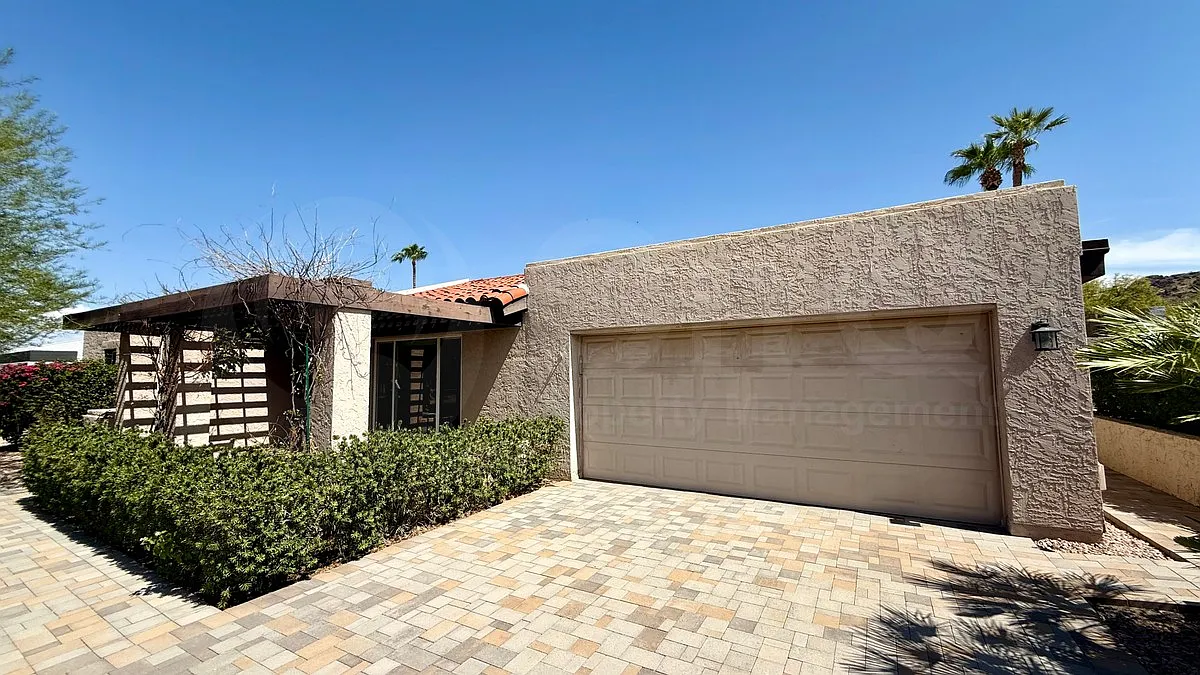 4 bed, 2.0 bath, 2180 sqft, $4,179 — Photo 2