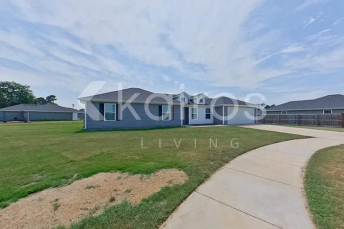 3 bed, 2.0 bath, 1263 sqft, $1,425 — Photo 2