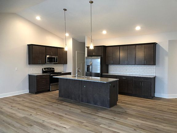 4th image of 4715 Camden Dr
