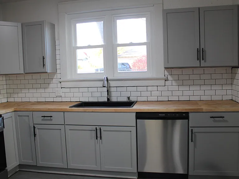 904 S 3rd St — Photo 2