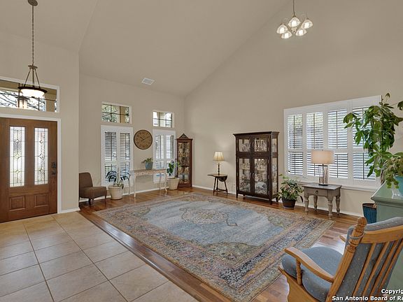 2nd image of 913 San Fernando