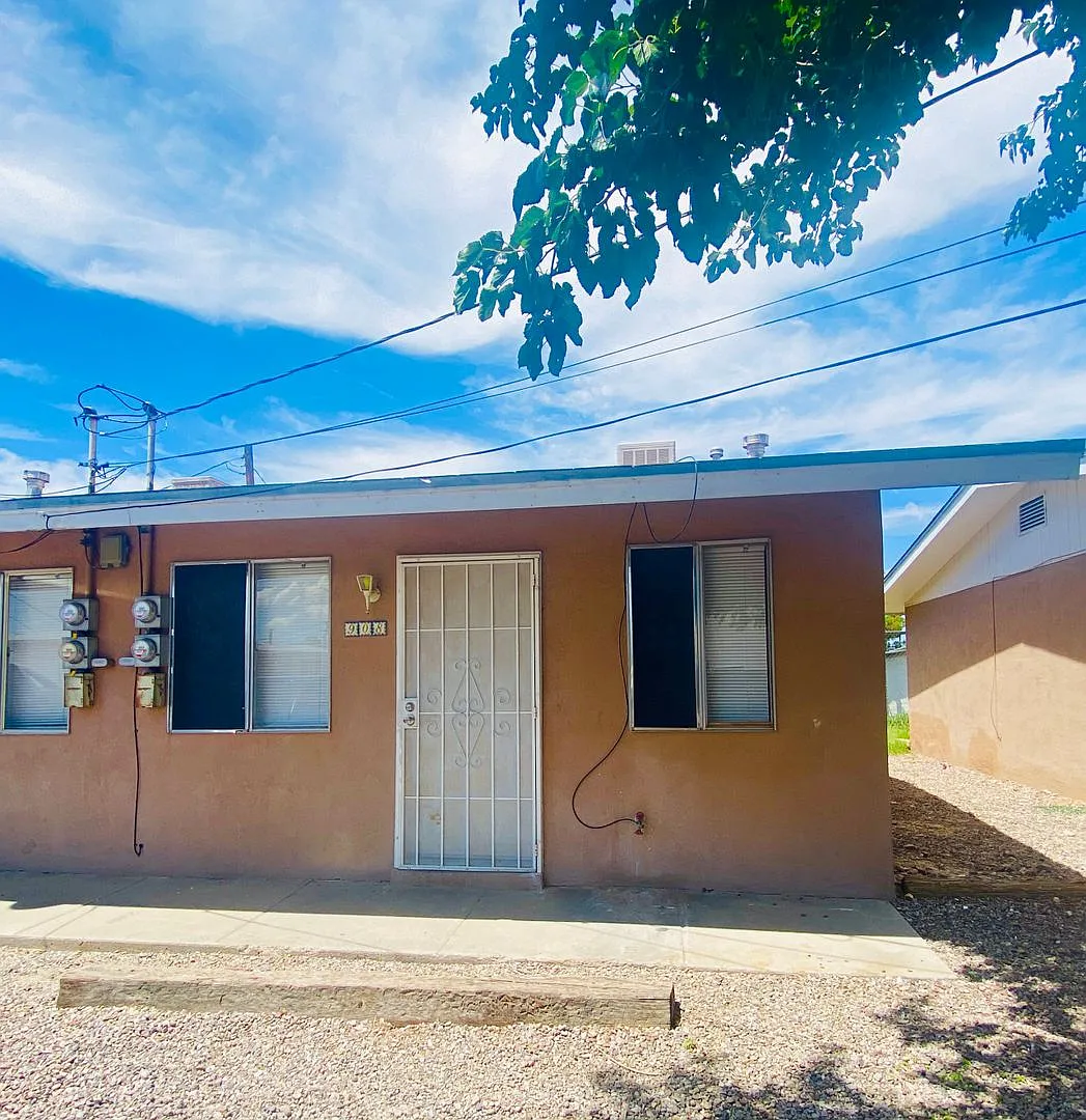 1 Bedroom 1 bath unit available now! — Photo 1
