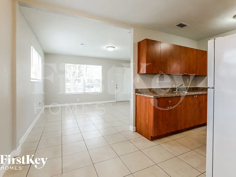 1250 NE 207th Ter — Photo 5