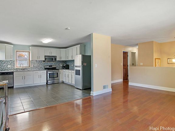 4th image of 1529 N Lake Shore Dr