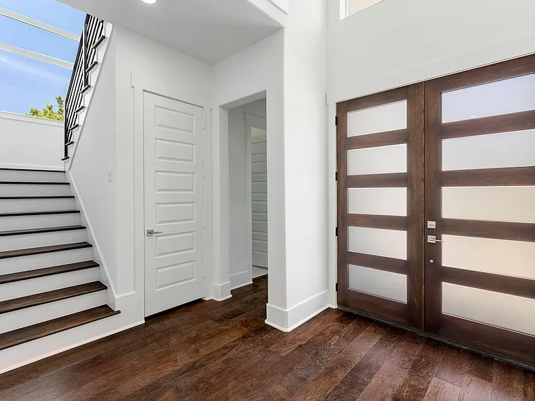 114 Bentwood Dr — Photo 3