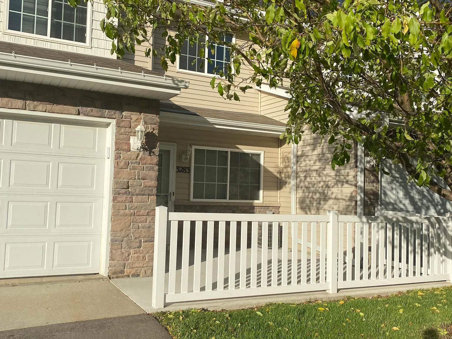 3 bed, 1.5 bath, 1446 sqft, $2,100 — Photo 2