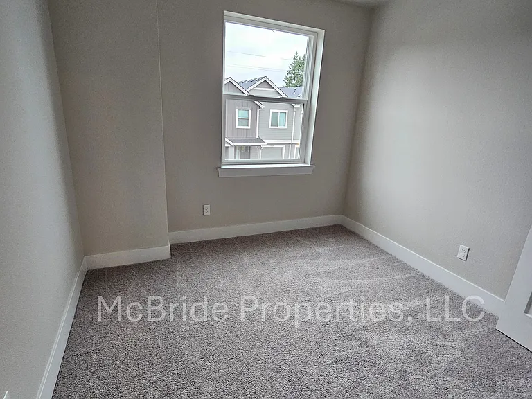 1126 Lilium Ln — Photo 8