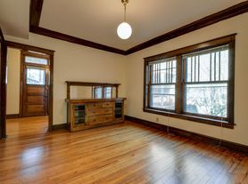 1340 W Waveland Ave