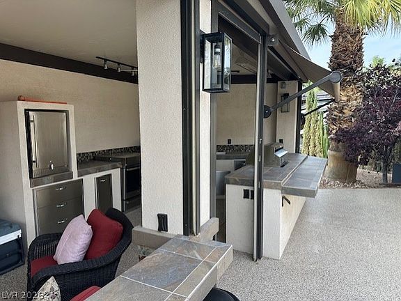 5th image of 8175 Arville St #278