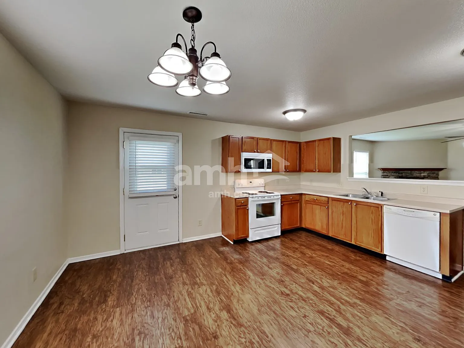 4 bed, 2.5 bath, 2230 sqft, $2,125 — Photo 4