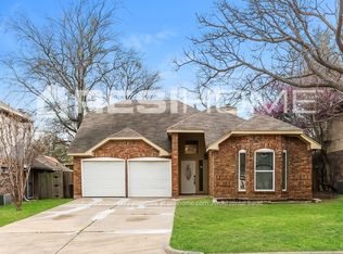 818 Ashmount Ln, Arlington, TX 76017
