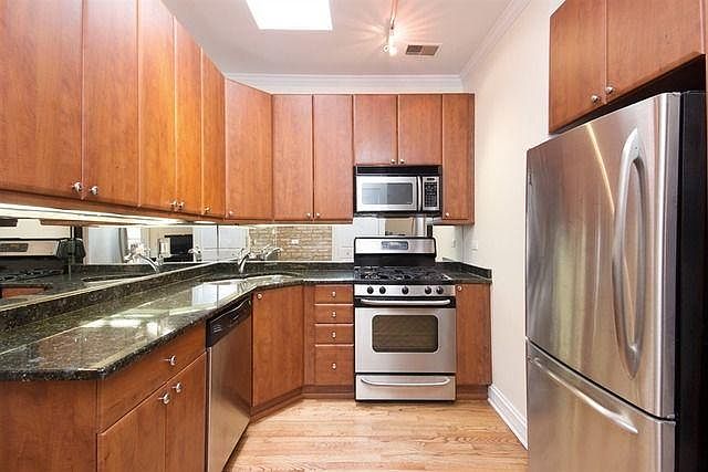 1st image of 620 W Roscoe St #97jcay7yu