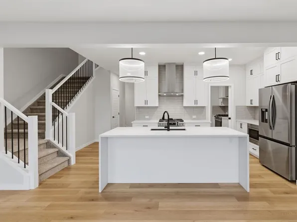 433 W Lewiston Lndg NE, Calgary, AB T3P 2H8