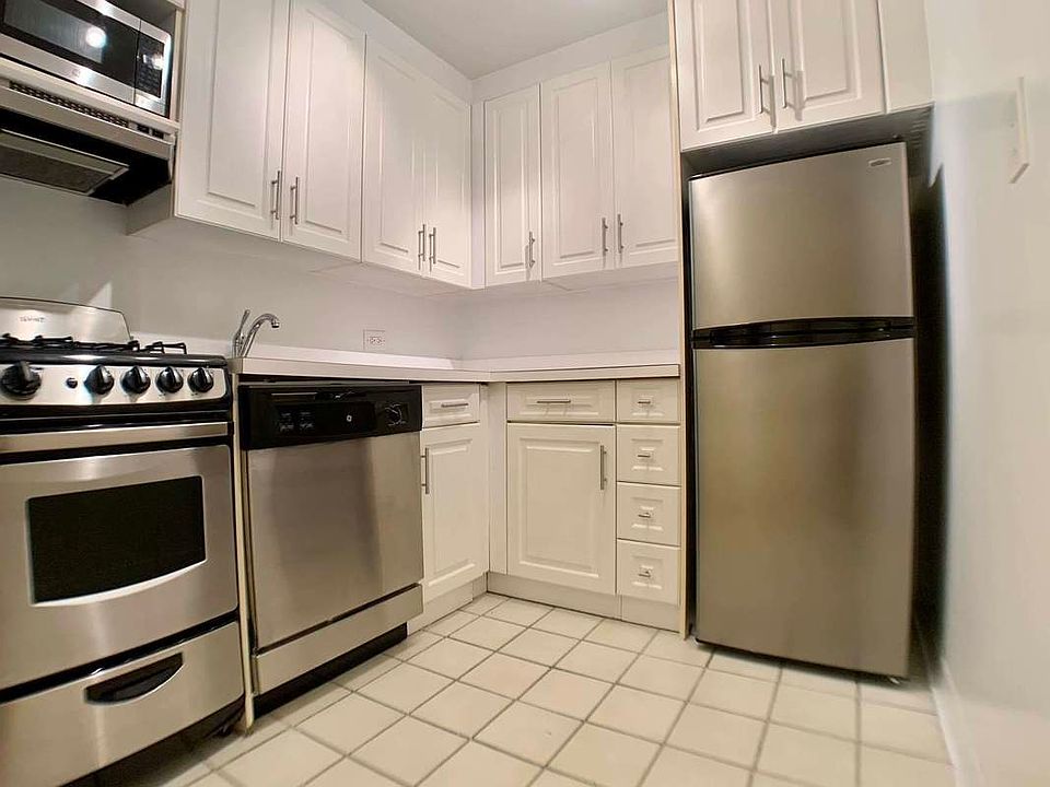 2nd image of 1570 1st Ave #5FF
