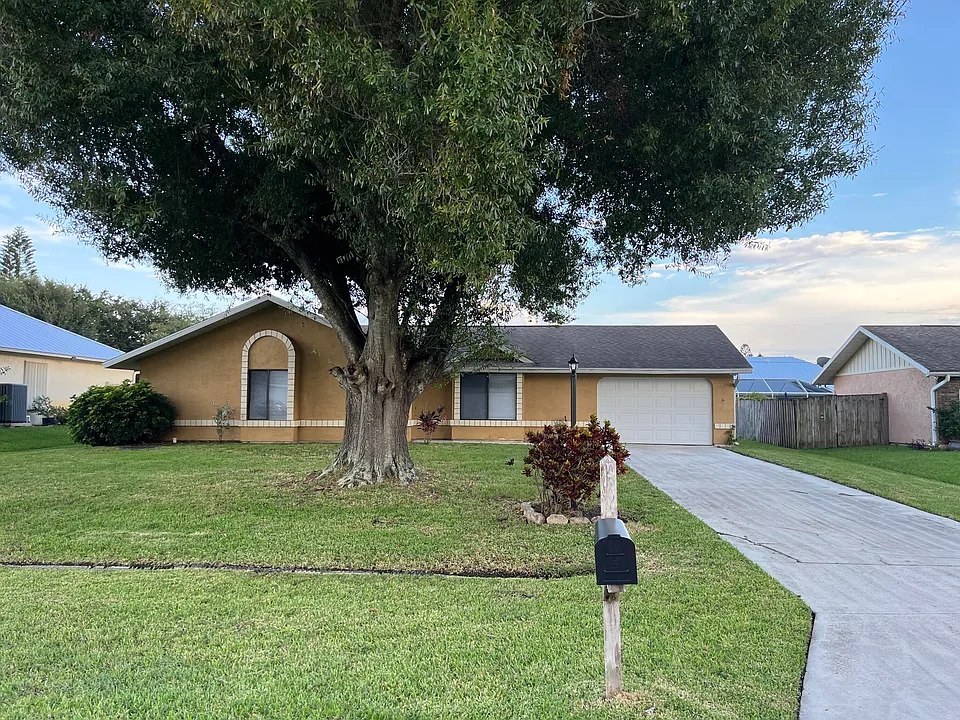 1258 SE McFarlane Ave
