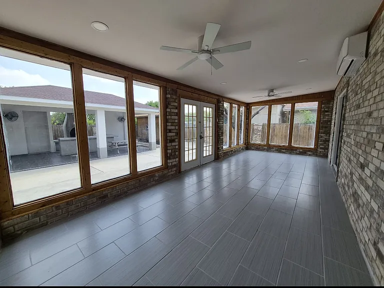 3005 Gustavus St — Photo 2