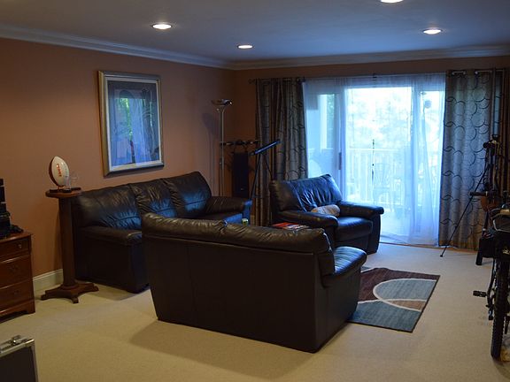 4th image of 5500 Carriageway Dr APT 211-C