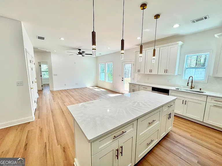 204 Custer Cir — Photo 15