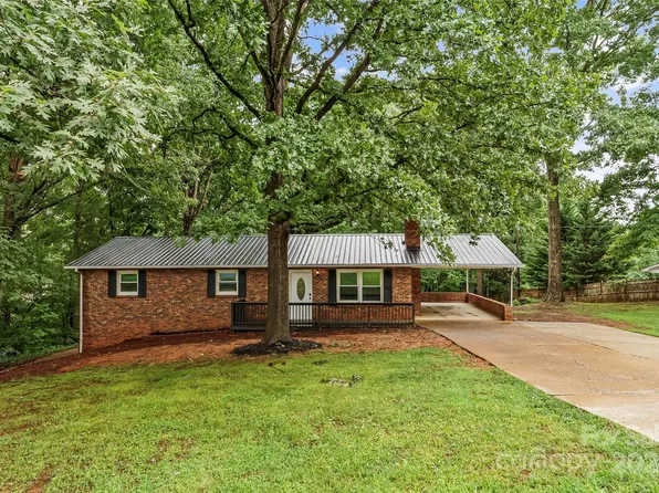 1736 McCombs St, Newton, NC 28658