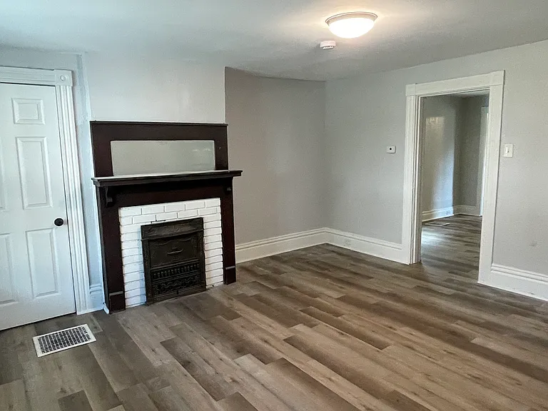 7526 Dickson St — Photo 8