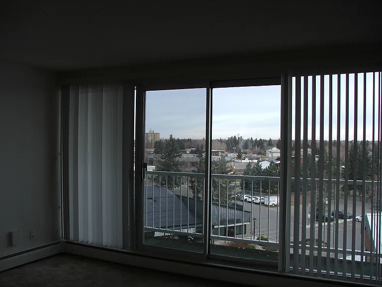 1941 Mayor Magrath Dr S — Photo 12