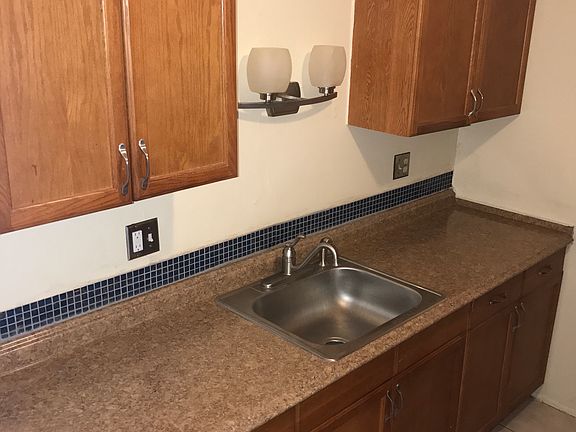 2nd image of 925 Laprairie St #209-101-1