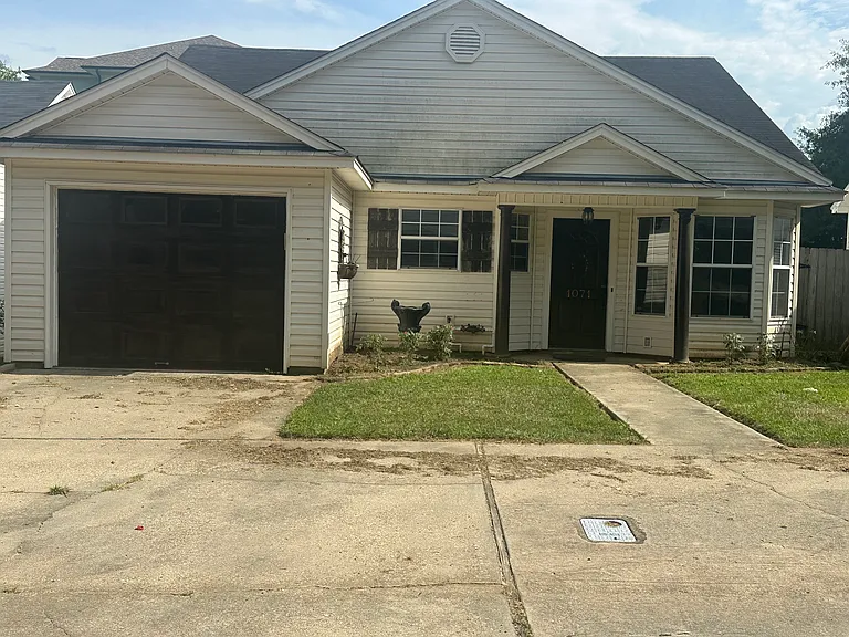 1071 Cassidy Ln — Photo 2