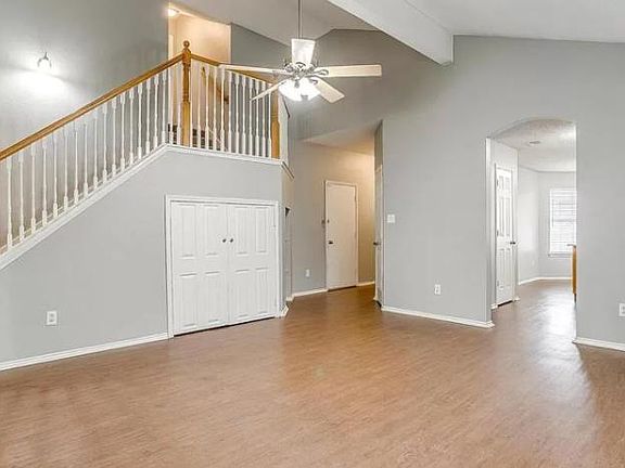 5th image of 820 Meadowlark Dr