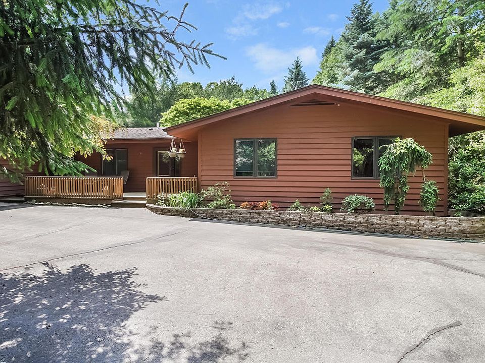 1st image of 2491 Lakeshore Dr