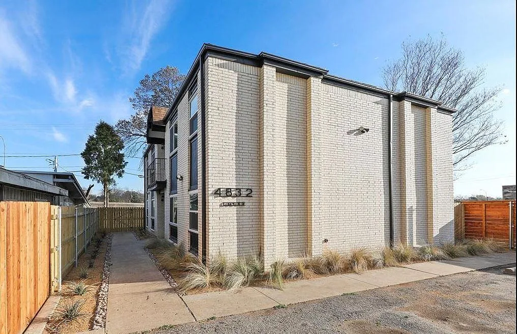 4832 Locke Ave — Photo 1