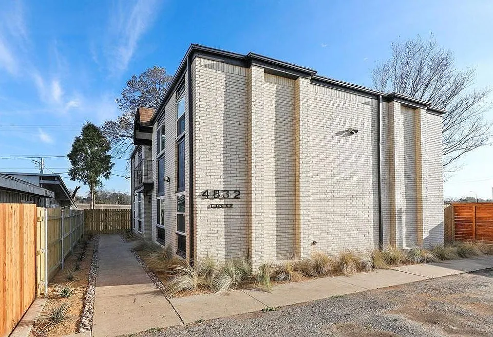 4832 Locke Ave