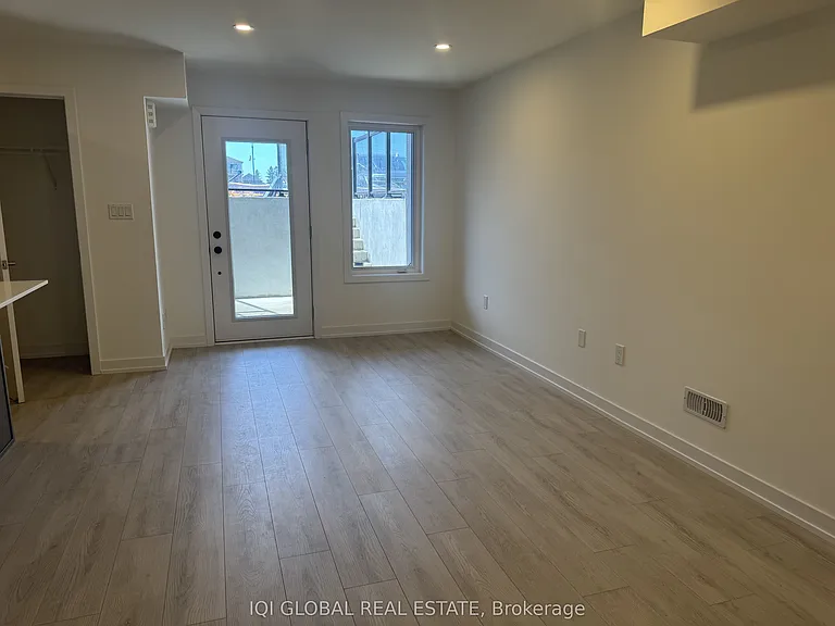 42 Lowes Rd W #123 — Photo 9