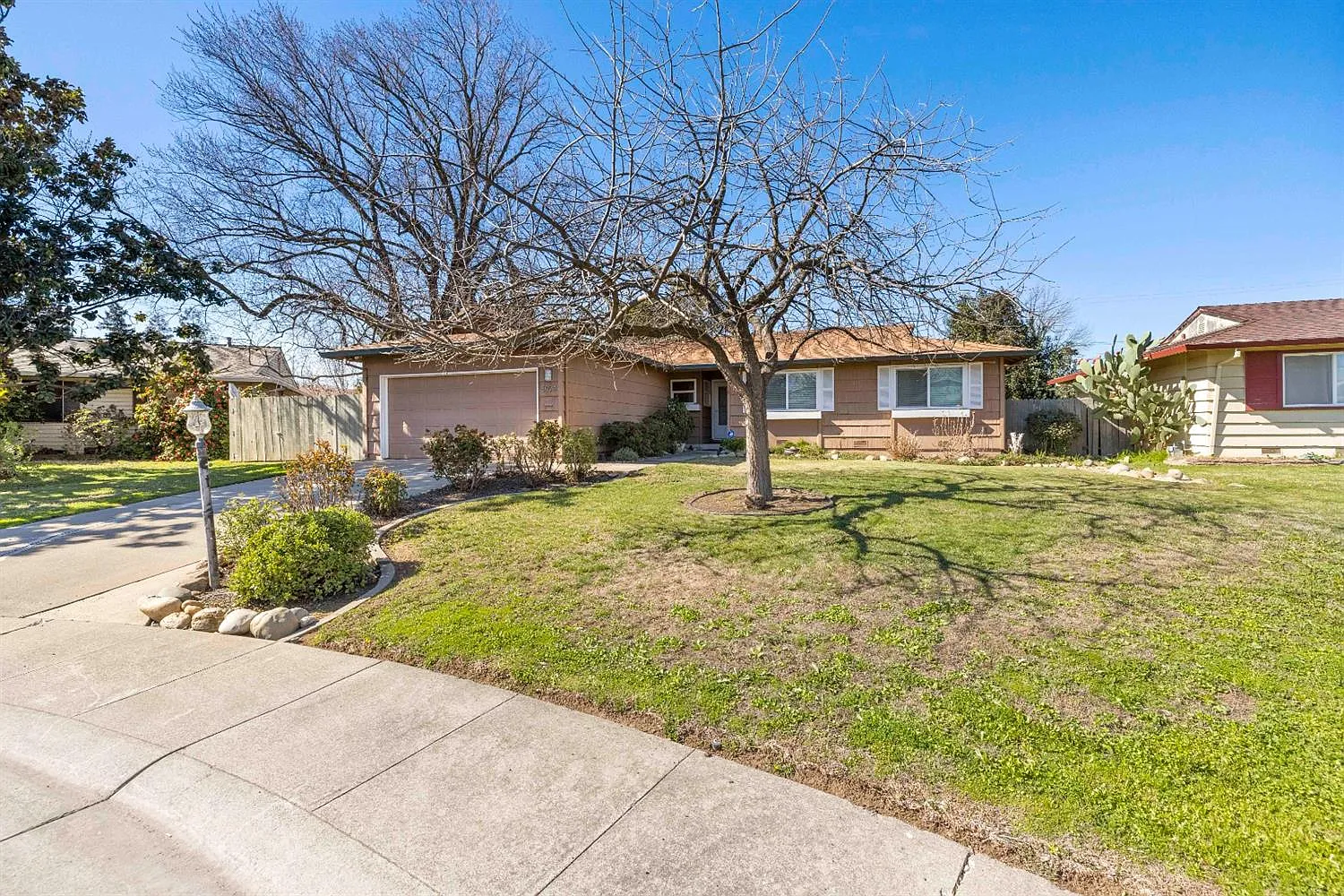 5024 Dingman Cir photo 1