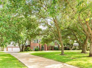 312 Timbercreek Dr, Lake Jackson, TX 77566