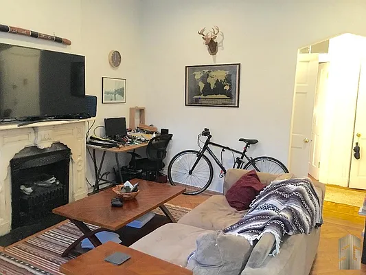 Rented by Skyline Group Real Estate | media 22