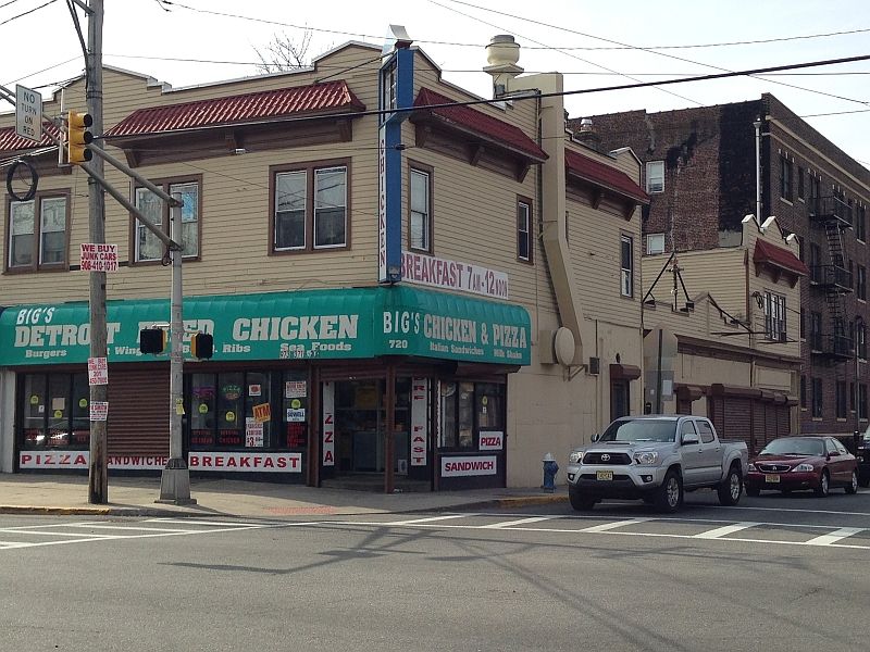 2nd image of 718 Chancellor Ave