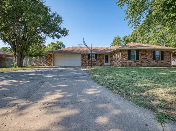 515 Pca Dr, Watonga, OK 73772