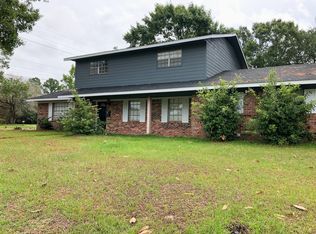 1712 Woodhaven St, Pascagoula, MS 39581