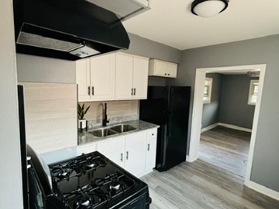 1st image of 1355 Forest Ave